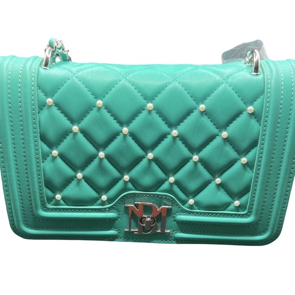 Badgley Mischka Handbags - Badgley Mischka Quilted Green & Pearl Handbag